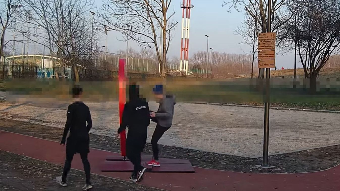 Megrugdosták, majd fotózkodtak a Szolnokon kihelyezett szelfiszívvel – videóval
