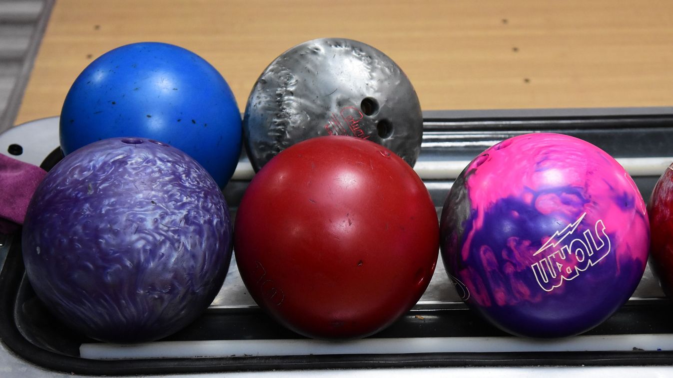Speciális bowlingversenyt tartottak Szolnokon
