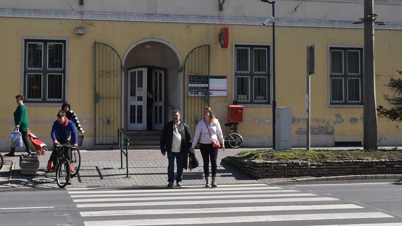 Okoszebrákkal előznék meg a baleseteket Jászberényben, három helyszínen is kiépítették a rendszert