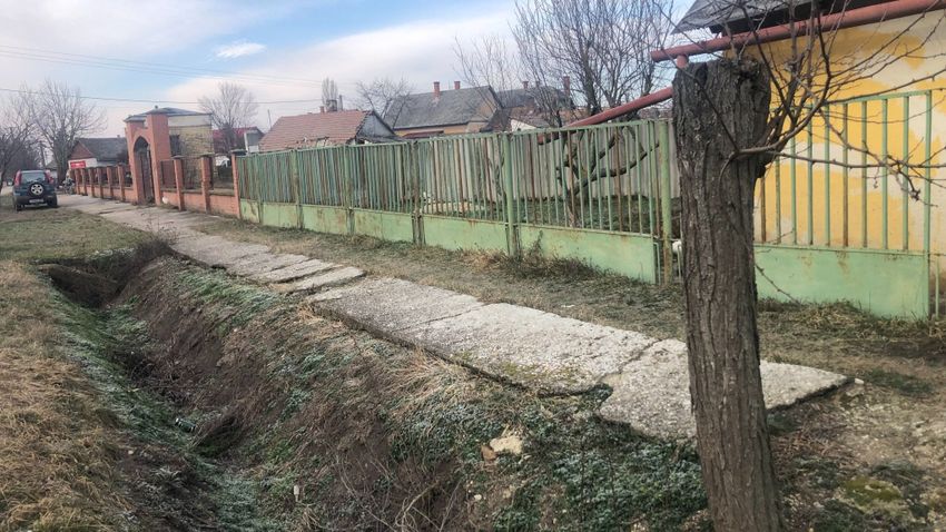 SZOLJON – Régi probléma oldódhat meg Túrkevén a járdák felújításával