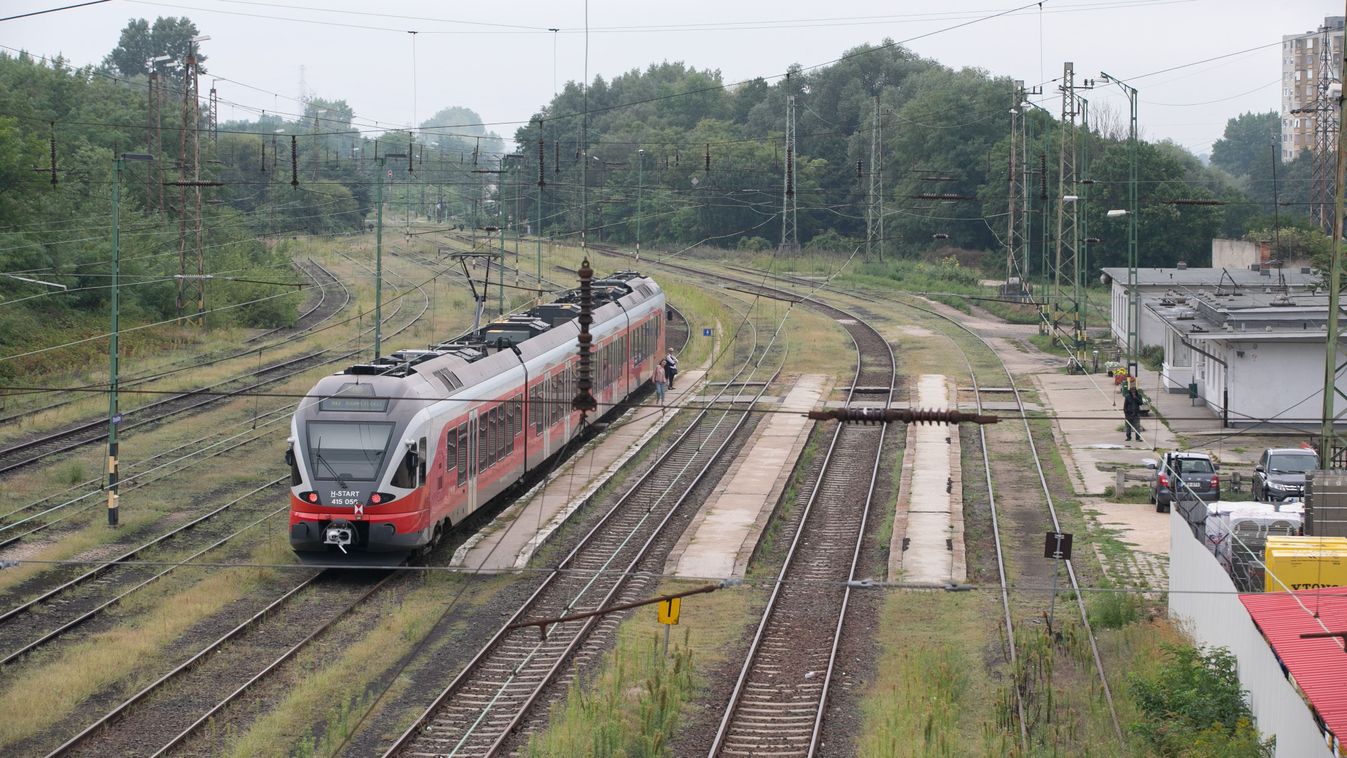 Helyreállították a leszakadt felsővezetéket Ceglédnél