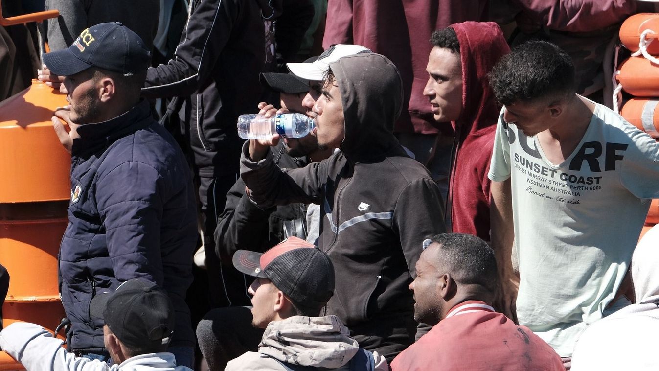 Európa forrong: egyre hevesebben bírálják Brüsszelt a migránskvóta bevezetése miatt