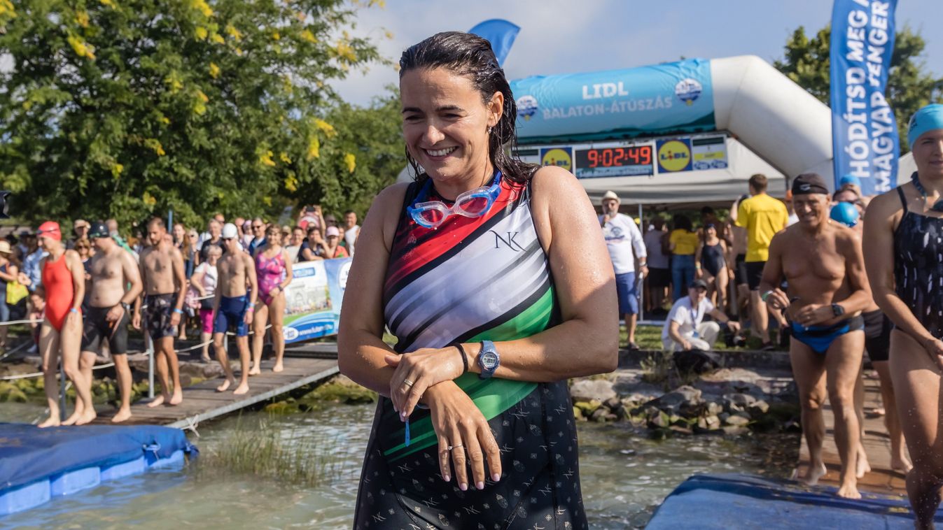 Novák Katalin is részt vett a Balaton-átúszáson (videó)