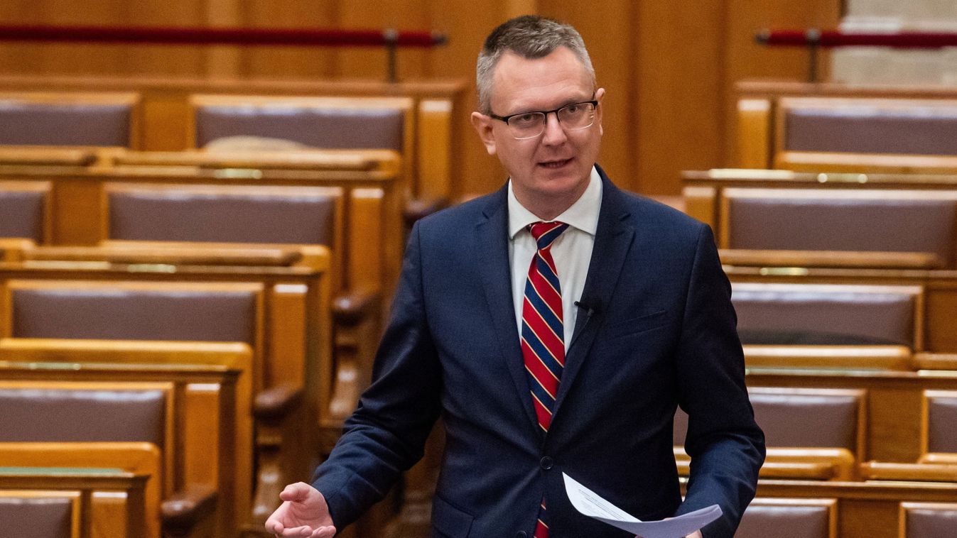 Rétvári Bence: háborús időkben is megvédjük a nyugdíjasok biztonságát! (videó)