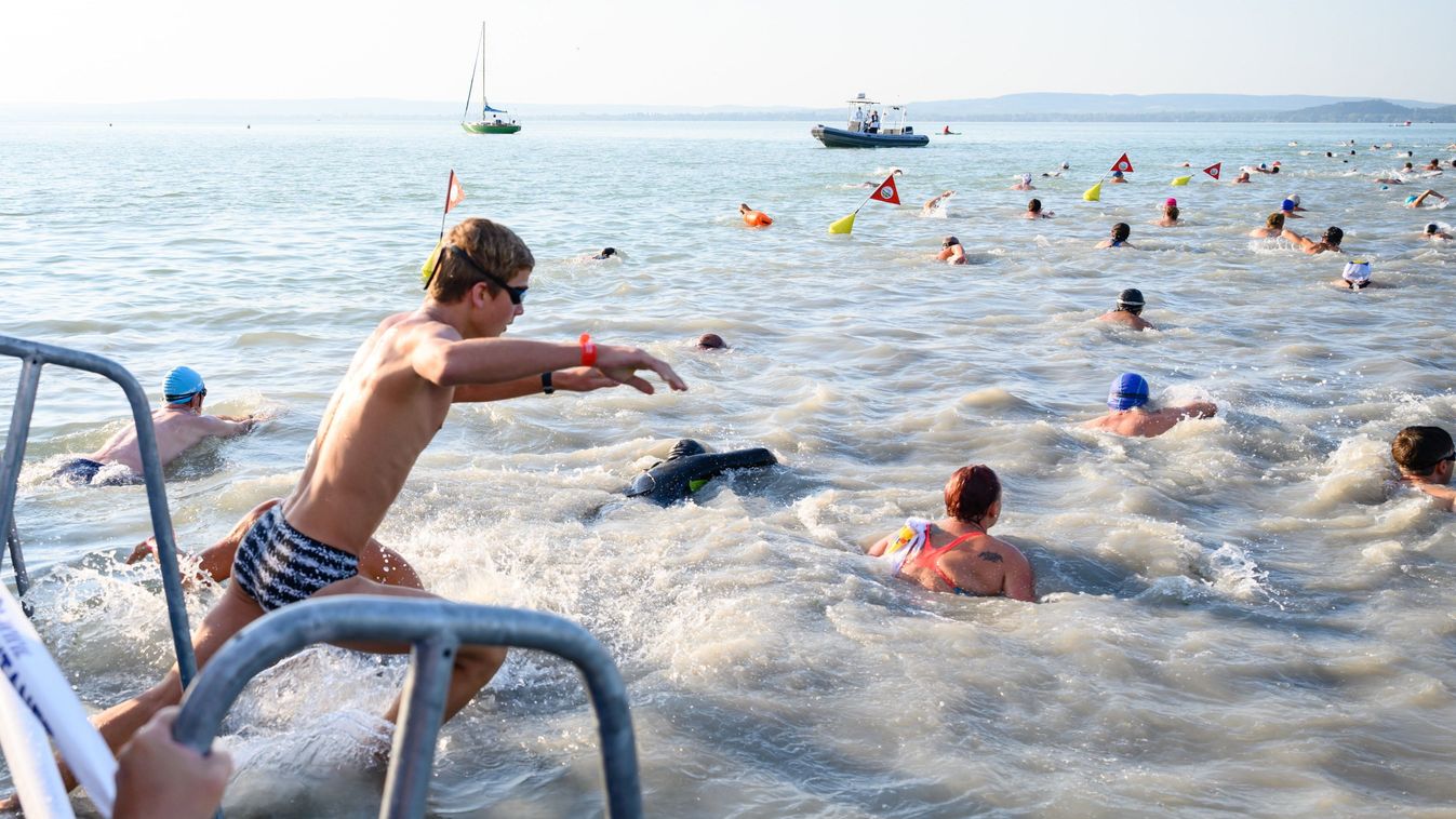 Vasárnap lesz a Balaton-átúszás