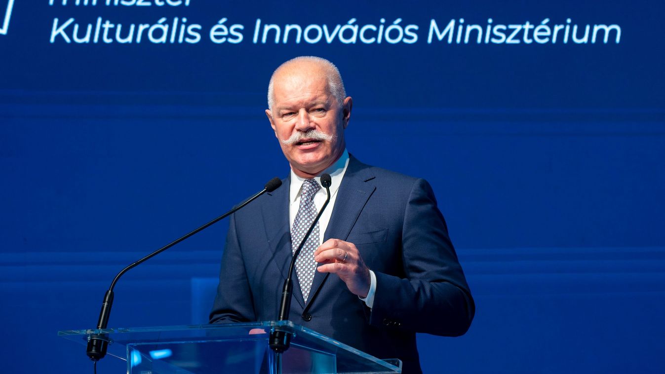Csák János: még azok is figyelemmel kísérik az intézkedéseinket, akik nem értenek egyet velünk
