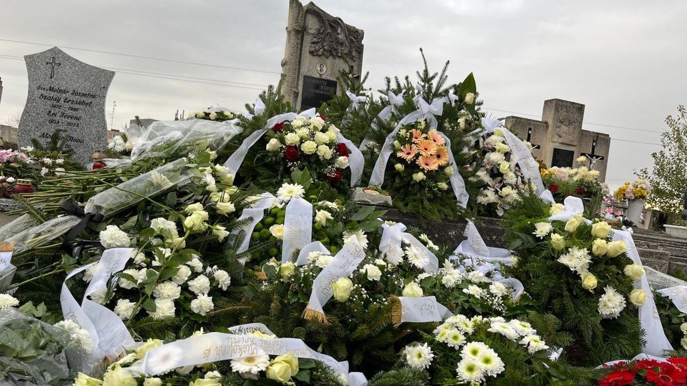 Hatalmas tömeg állt a gyászoló szülők mellé a bántalmazott sümegi kamasz temetésén