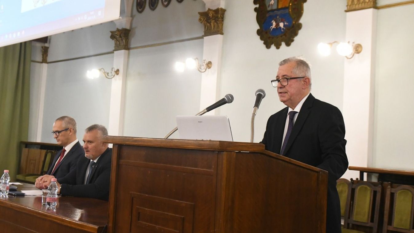 Dr. Hauk Istvánra emlékeztek a szolnoki ülésen