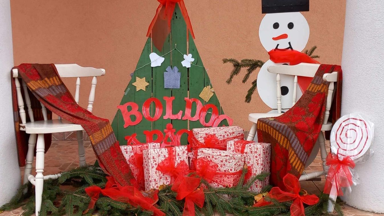Karácsonyi díszbe öltözött Kőröstetétlen