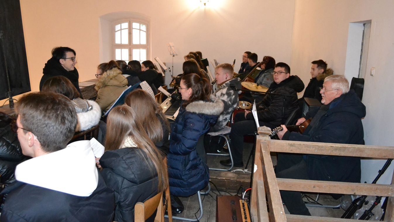 Kiválóságait jutalmazta az abonyi gimnázium
