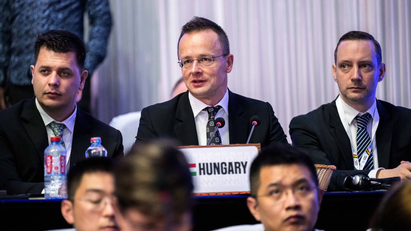 Szijjártó Péter az ukrán elnöki hivatal vezetőjével tárgyalt telefonon