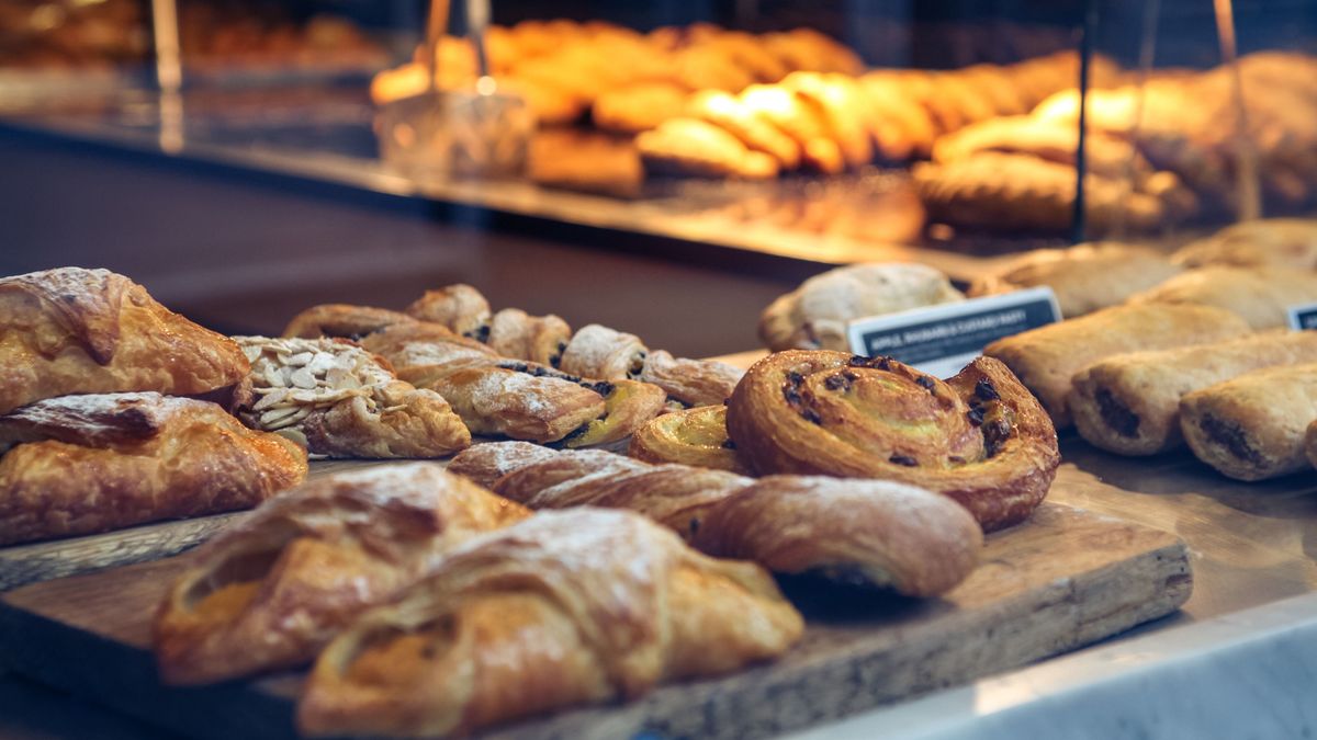 Pastries,In,A,Bakery,Window