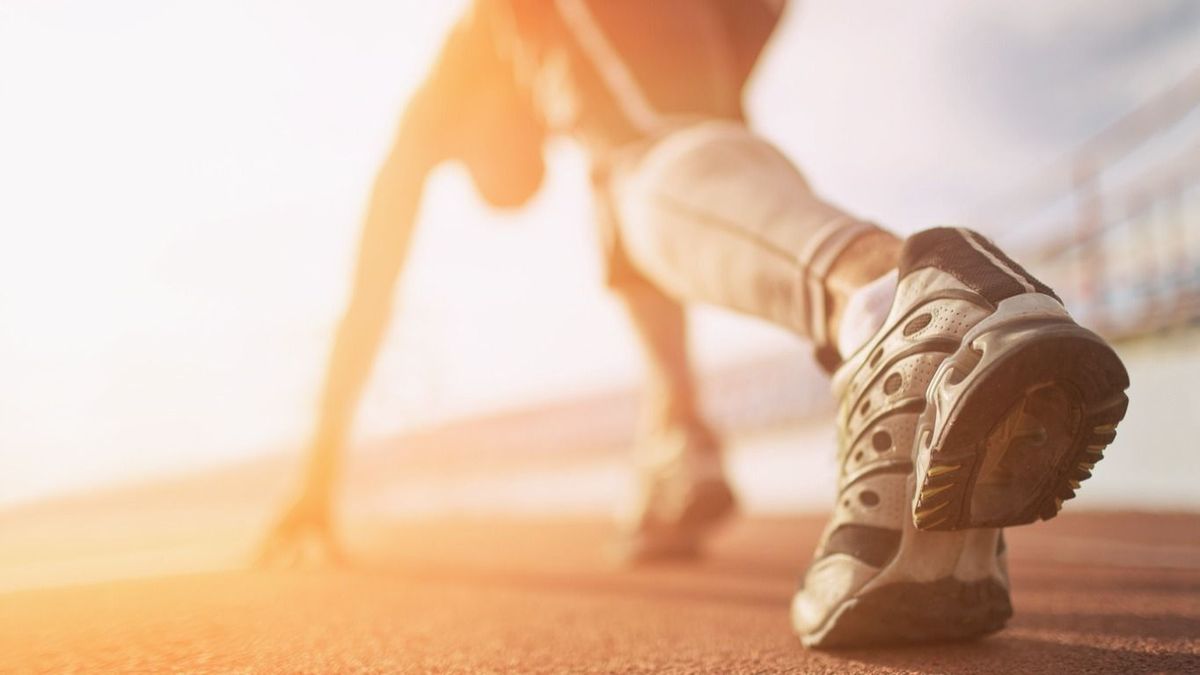 Athlete,Runner,Feet,Running,On,Treadmill,Closeup,On,Shoe
