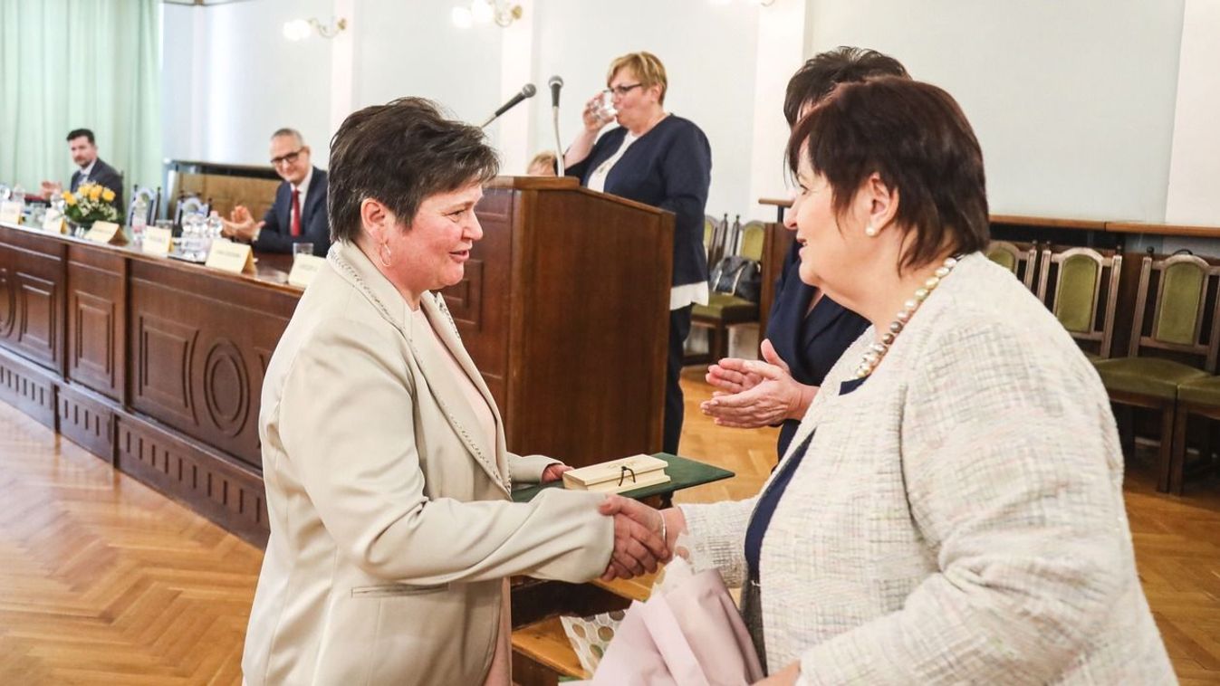 A betegek ágya mellett töltött minden pillanatért köszönetet mondtak a jászkunsági ápolóknak – galériával