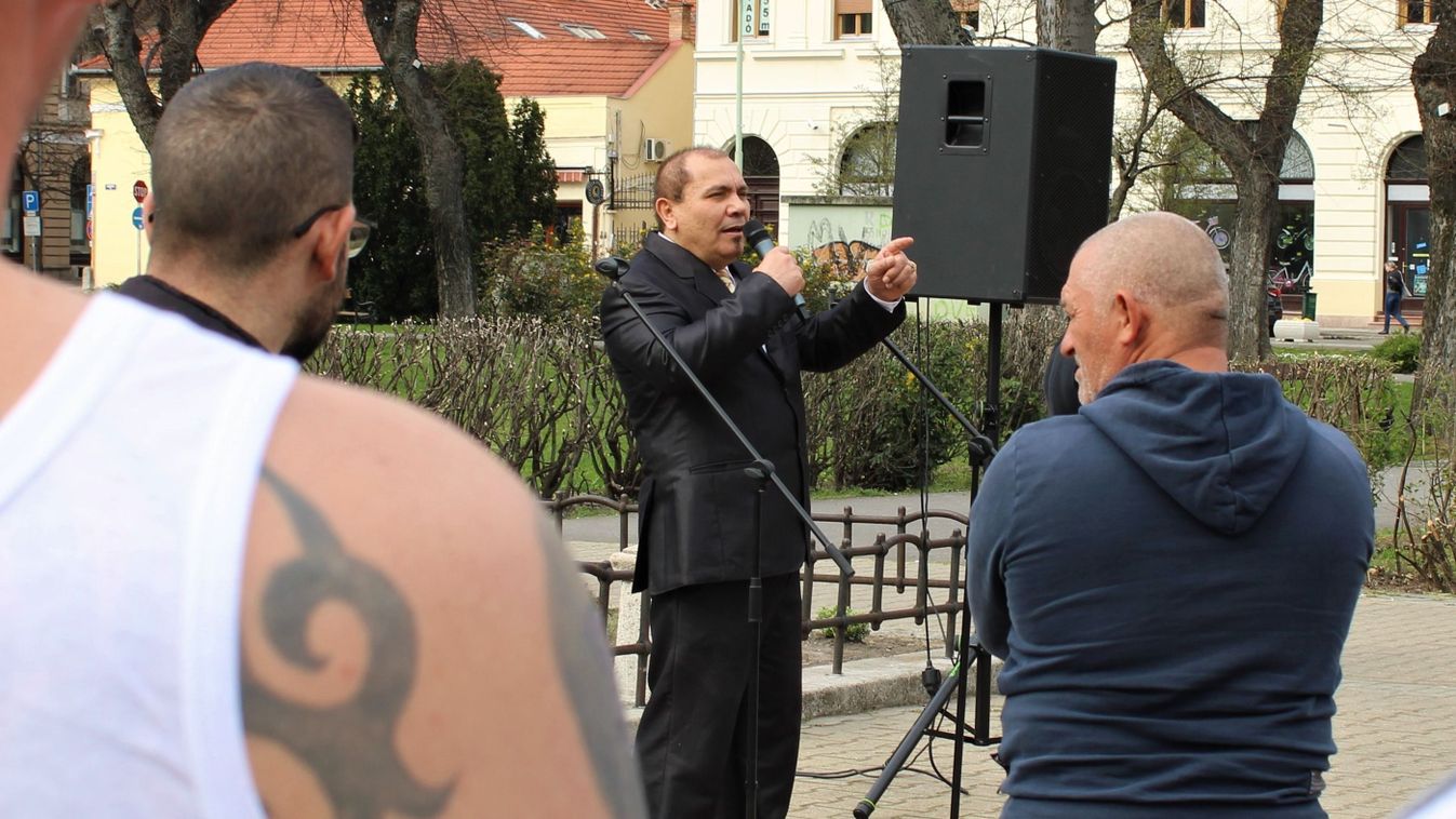 „Nem vagyunk másodrendűek!” – üzenték a ceglédi demonstráció résztvevői