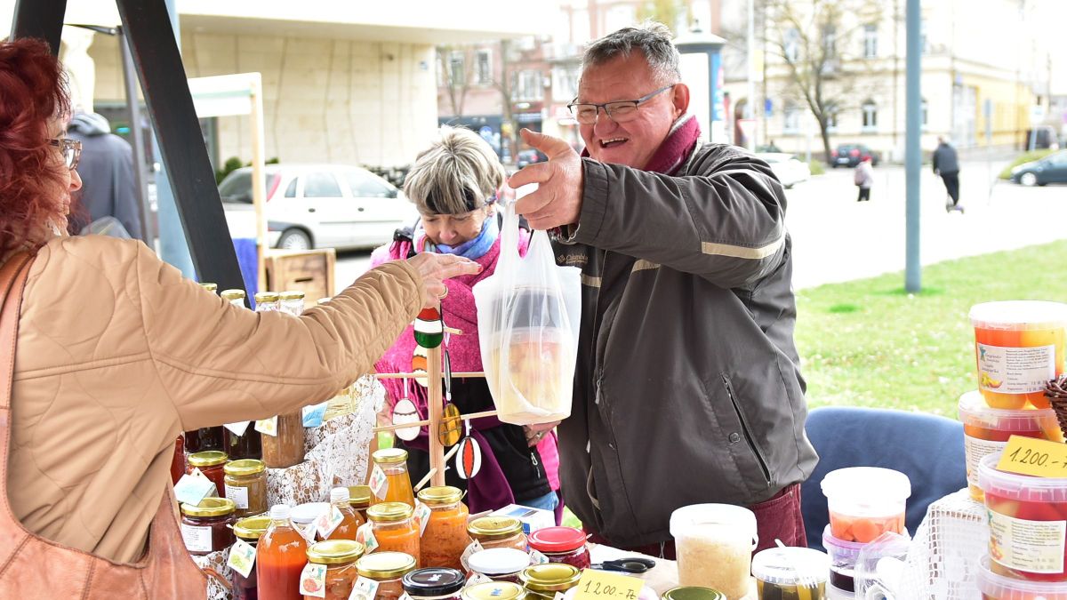 helyi termékek vására, piac,vásár,számtalan finomság,őstermelők,kézművesek