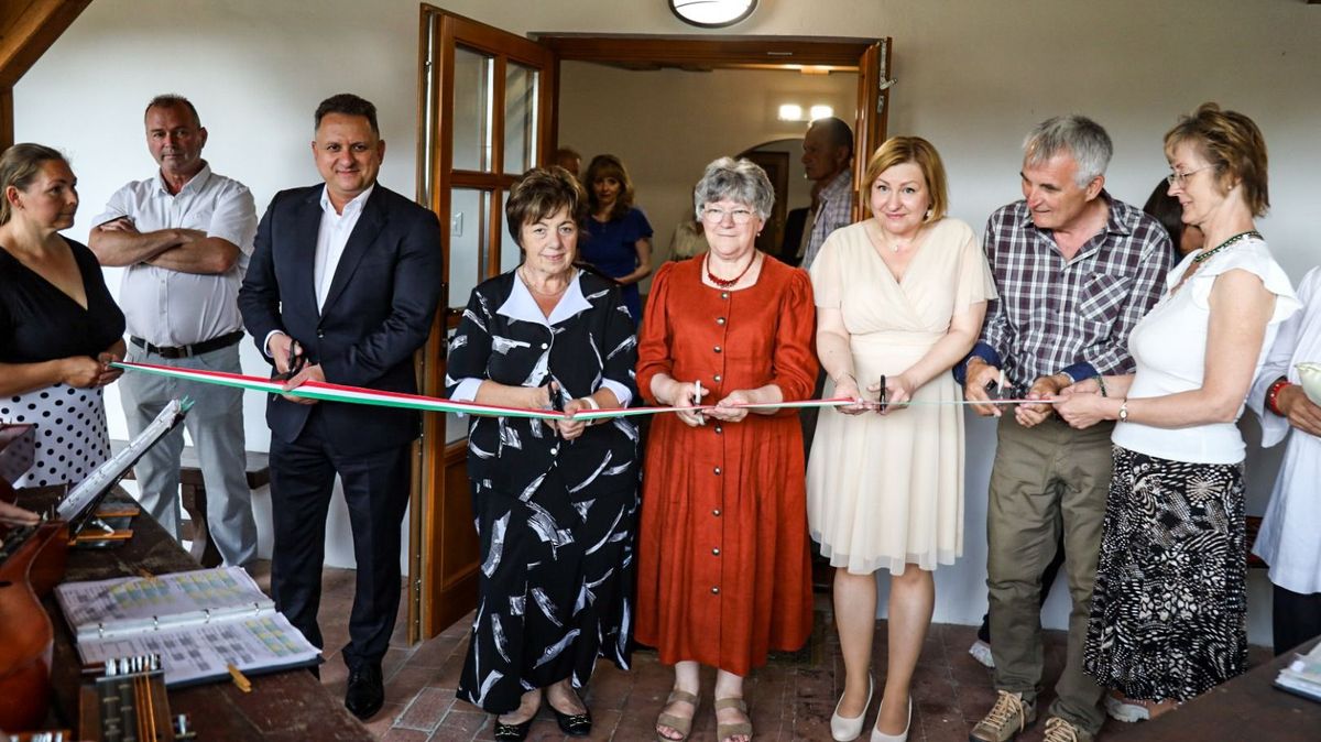 tiszavárkonyi alkotóház, átadás, ünnepség