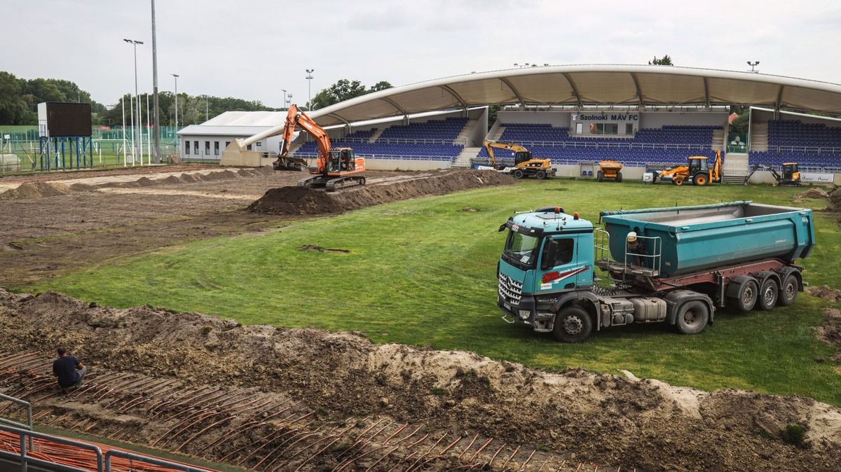 Szolnoki MÁV, landarúgás, stadion, centerpálya