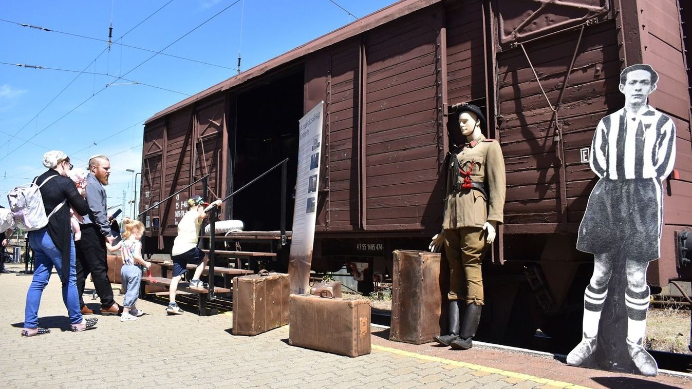 SZOLJON – Vagonkiállítás nyílt Cegléden a 80 évvel ezelőtti holokausztra való emlékezés jegyében