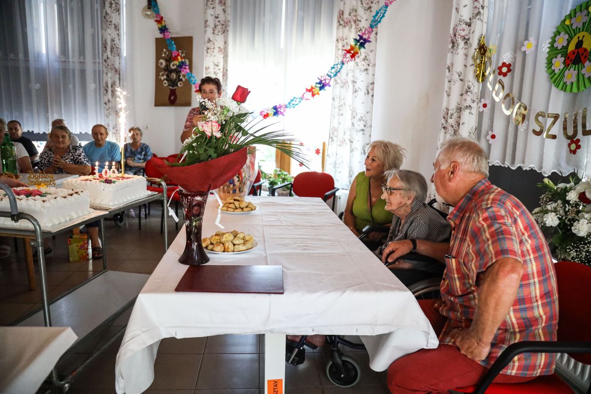 100 éves, születésnap, köszöntés, Baranyi Imréné, Zsuzsika néni, hosszú élet, Tiszaszentimre