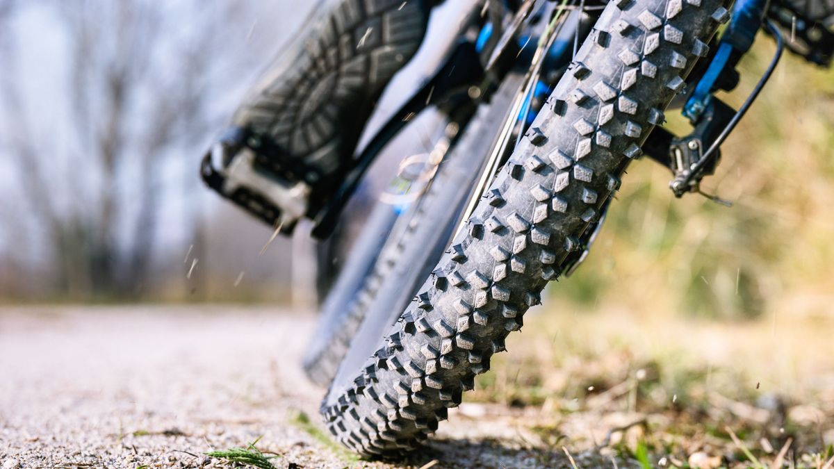 Mountain,Bike,Tire,Low,Angle,Closeup,On,Trail,-,Man