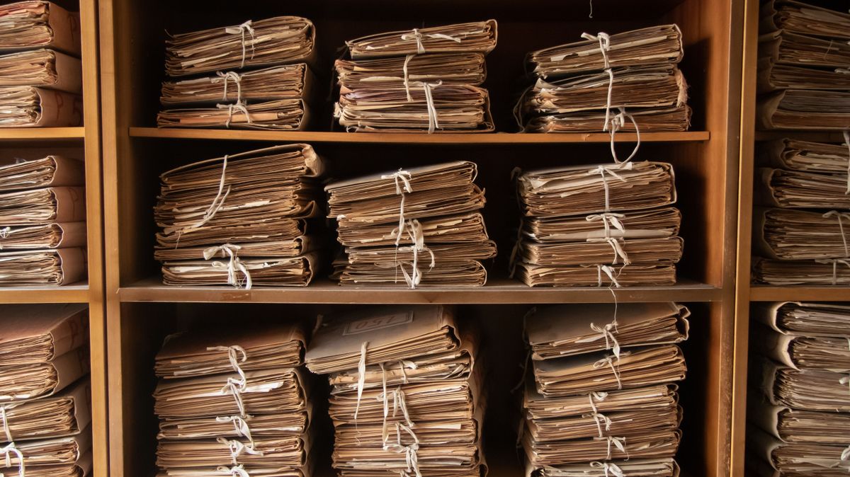 Old,Archive.,Shelves,With,Old,Document,Folders.