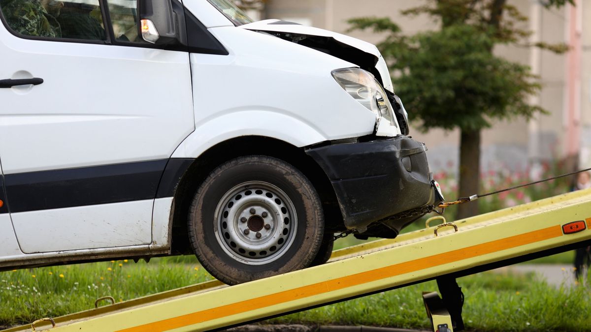 Crashed,Car,Is,Immersed,In,Tow,Truck,Closeup.,Car,Evacuation