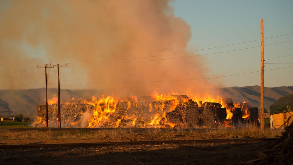 Burning,Hay,Stacks,1,Ton,Bales,On,Fire,Blazing,Hot