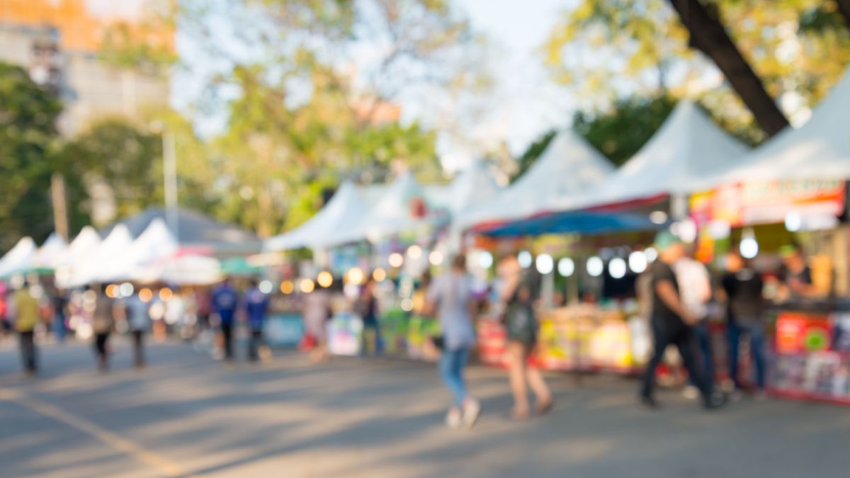 államalapítás, Blurred,Image,Of,People,In,Day,Market,Festival,In,City