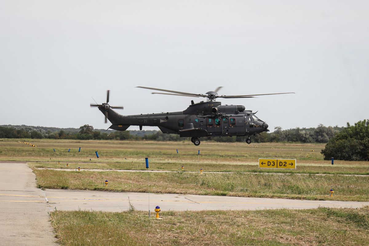 Észak-Macedóniába repülő helikopterek