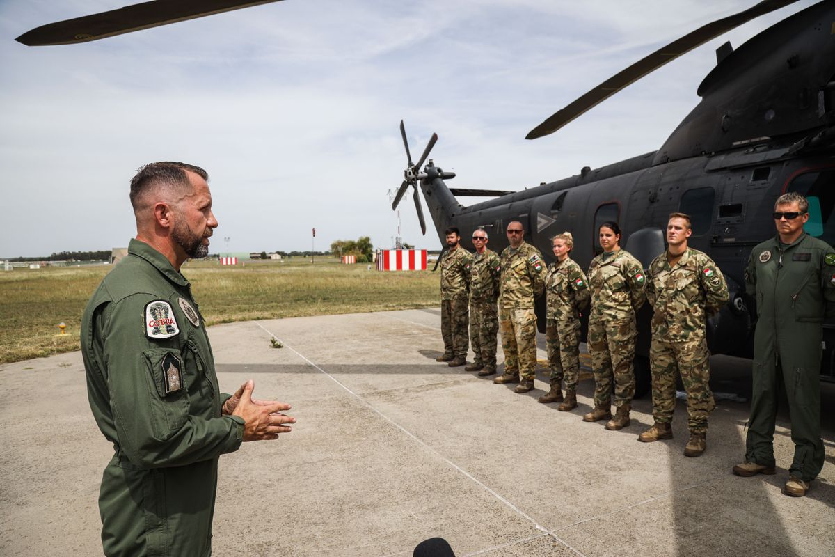 Észak-Macedóniába induló katonai helikopterek