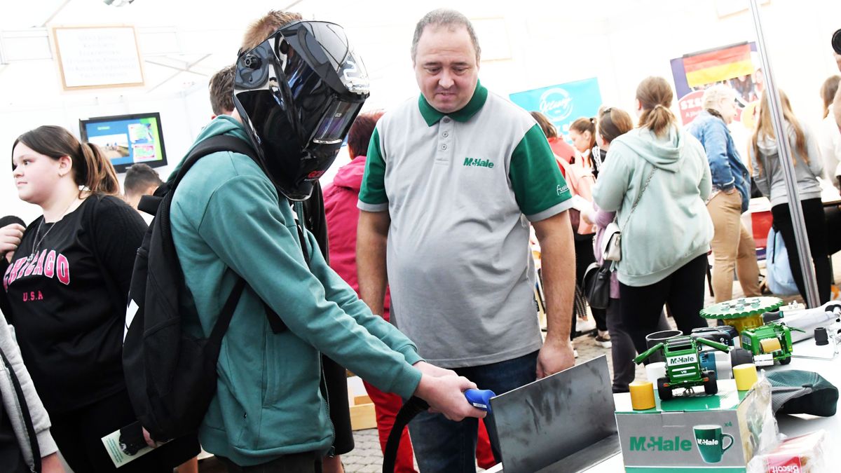 szolnoki pályaválasztási kiállítás