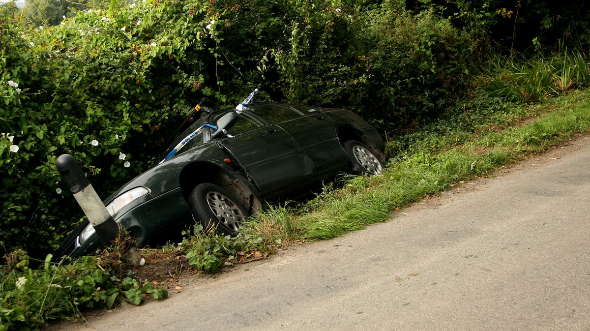 Crashed,Car,In,A,Ditch