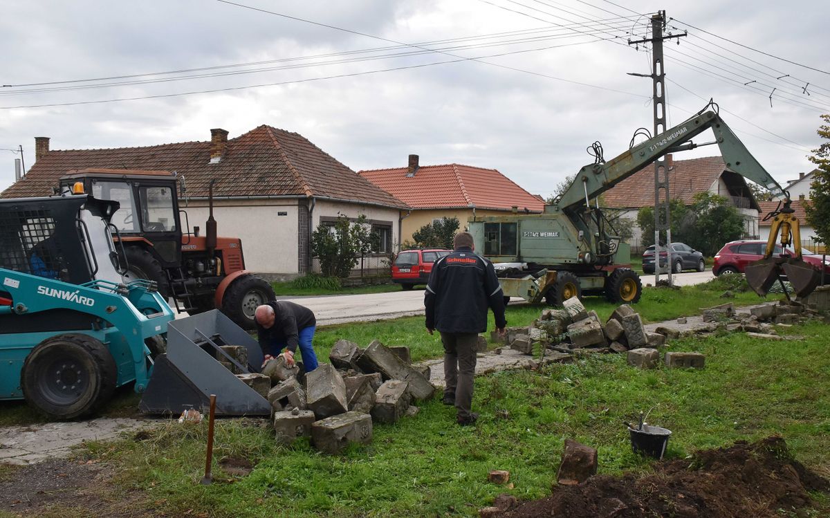 alattyáni művelődési ház 