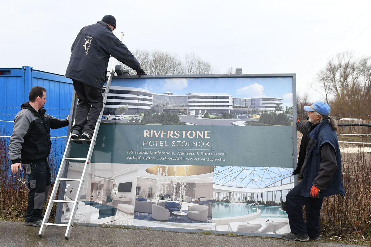 szolnoki Riverstone Hotel