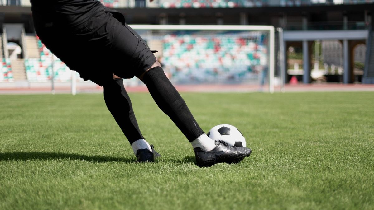 African,American,Man,Playing,Football,On,The,Stadium,Field.,A