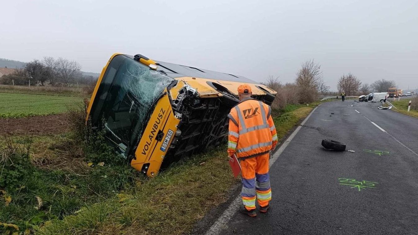 Halálos buszbaleset történt az 56-os főúton, Furkópuszta térségében