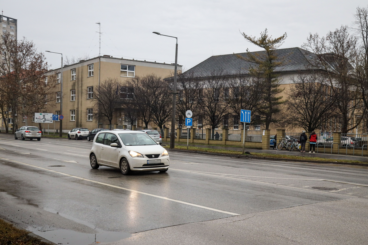 iskolaudvar