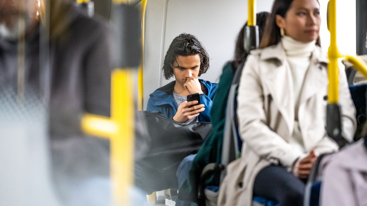 Napraforgót szállító kamion állította meg a forgalmat Tiszaföldvárnál