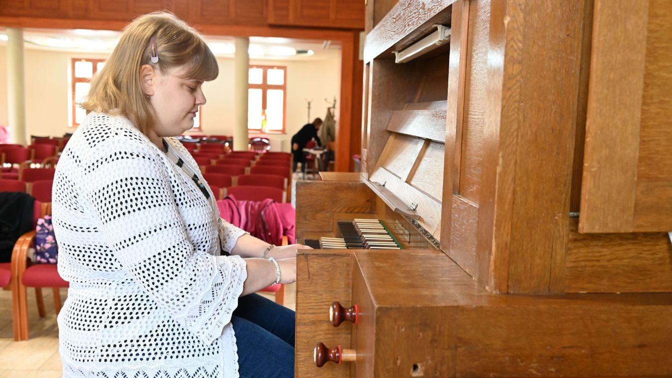 Új orgonát kapott a Szolnoki Református Egyházközség – mutatjuk, mitől különleges