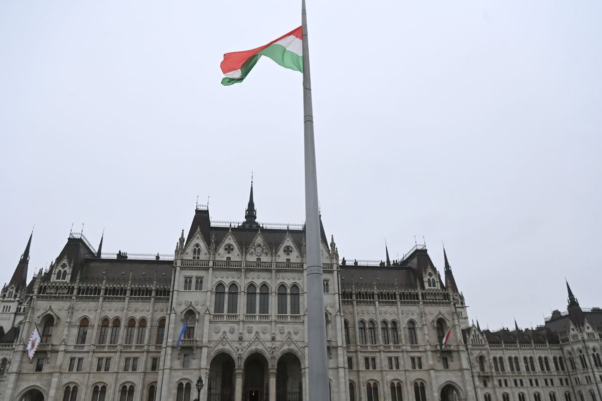 elektrolitgyár, elektrolit, üzem, Szolnok, KunlunChem, országgyűlés, parlament