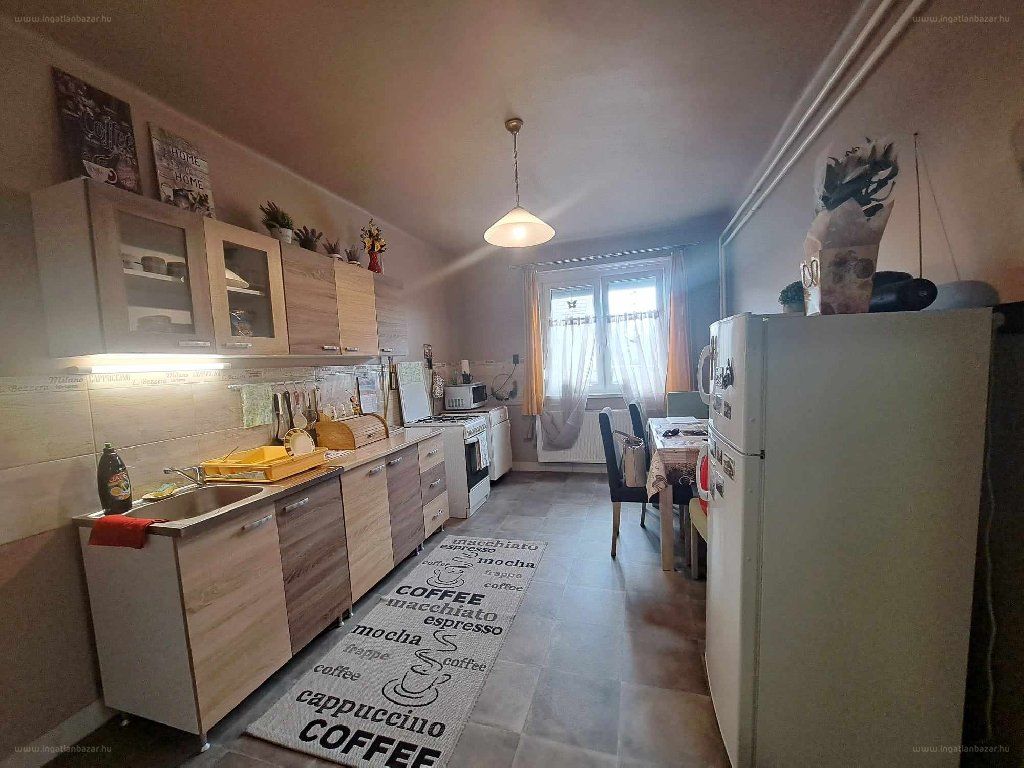 Régi épületszerkezetű ingatlan modern belsővel