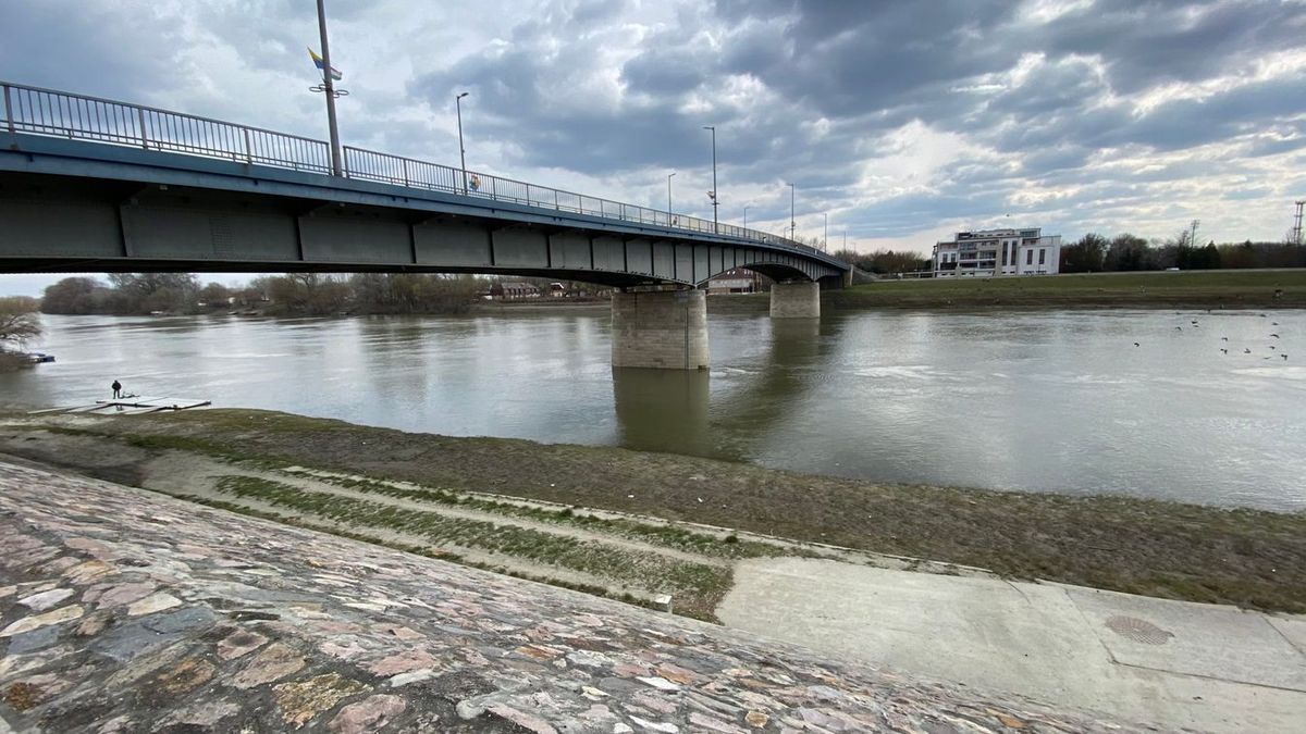 forgalomkorlátozás a Tisza-hídon