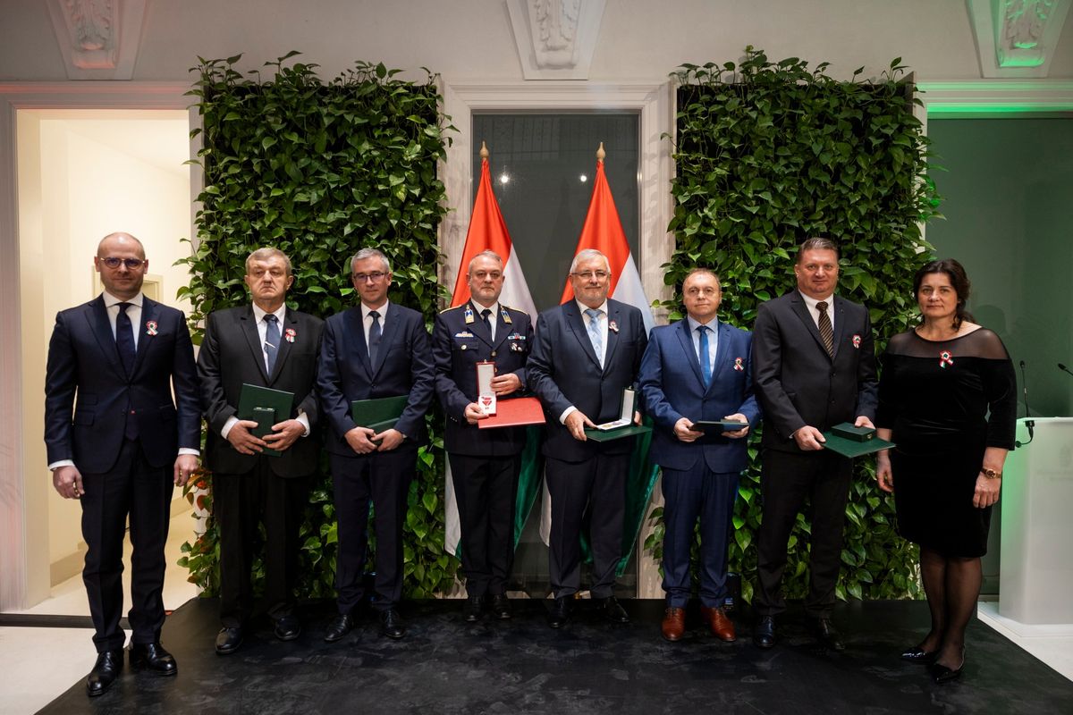 szolnoki szakemberek kitüntetés, Szolnok, március 15., állami kitüntetés, Magyar Arany Érdemkereszt, Marosvári Csaba, Pallai Péter, Sebestyén István, Magyar Ezüst Érdemkereszt
