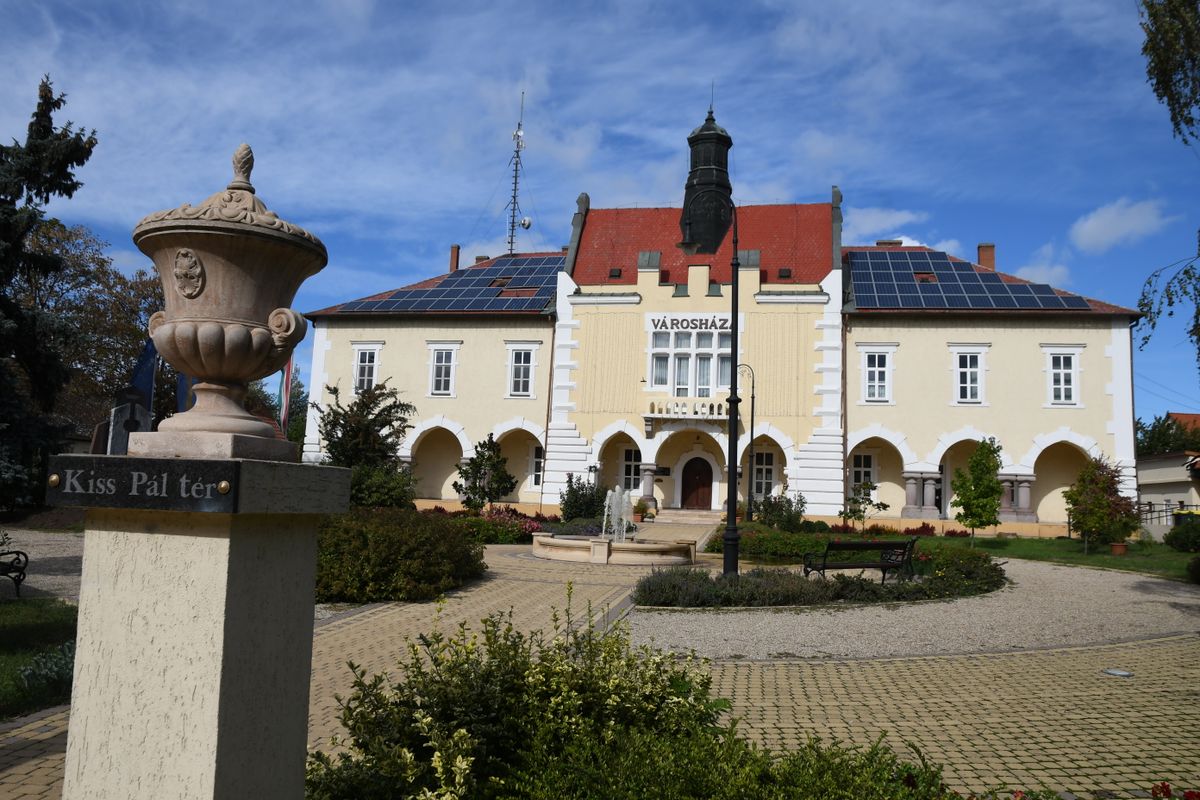 iskolai átszervezés, Tiszafüred, képviselő-testület, testületi ülés, önkormányzat