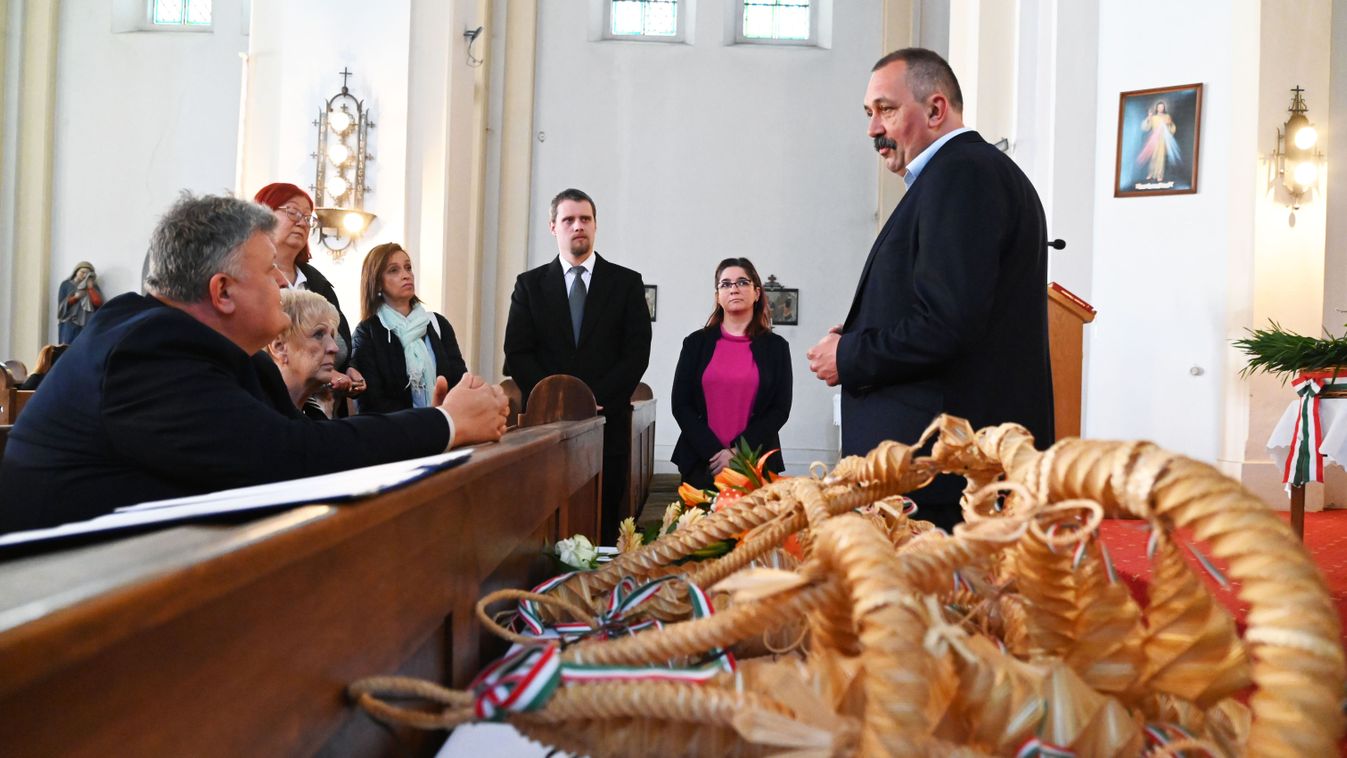 Ünnepi pillanatok Újszászon: búzát szenteltek a katolikus templomban – galériával