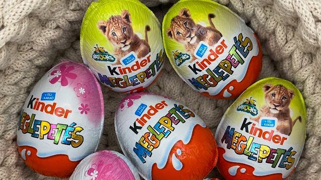 A Kinder tojás csomagolásán található kód segíthet előre megtudni, hogy figurát rejt-e a meglepetés