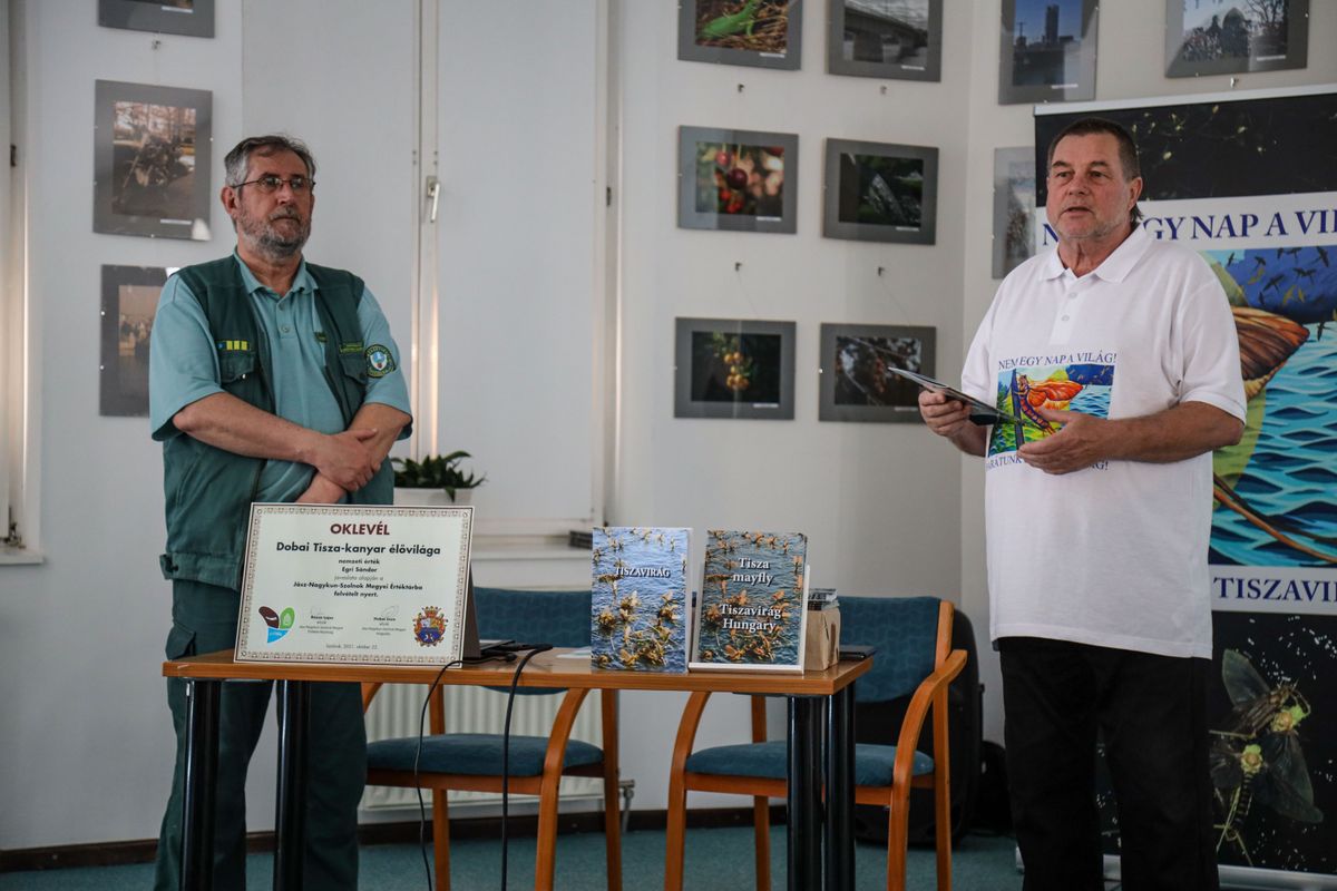 Tiszavirág című könyv, bemutató, kiadvány, konferencia, Verseghy Ferenc Könyvtár, Nemzetközi Tiszavirág Konferencia
