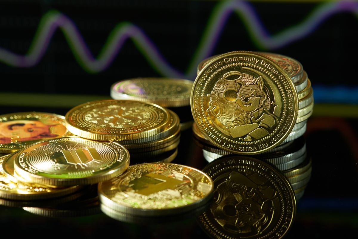 Shiba,Token,Cryptocurrency,Is,Shown,With,A,Trading,Chart,That