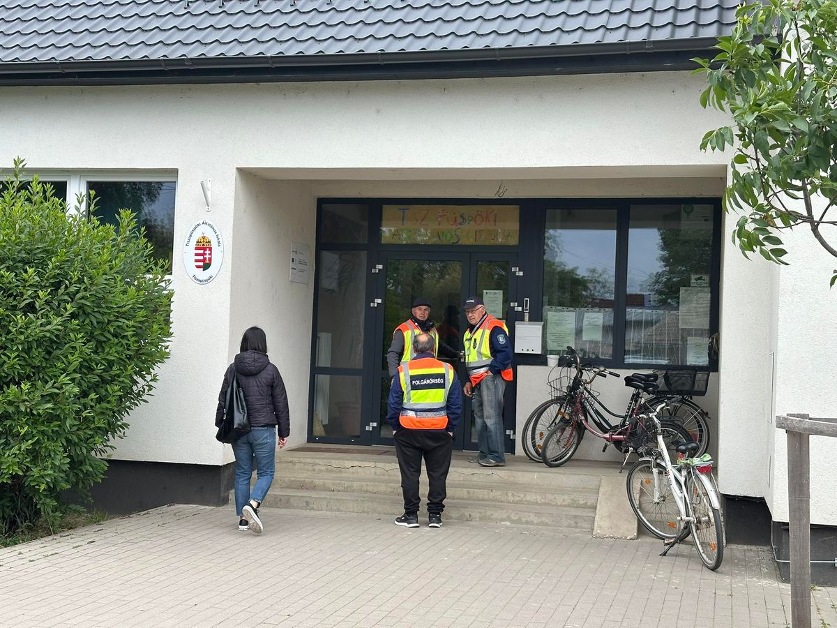 betörtek az általános iskolába Tiszapüspökiben